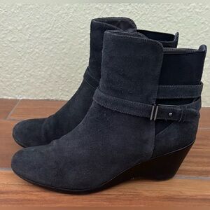 Blondo Liberata Waterproof Pull On Grey Suede Wedge Ankle Bootie w/Buckle Size:8